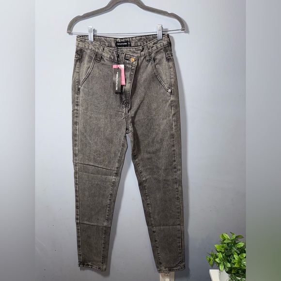 Pretty Little things Womens Acid Wash Asymmetric Long Straight leg Jeans 0 NWT - Picture 1 of 11